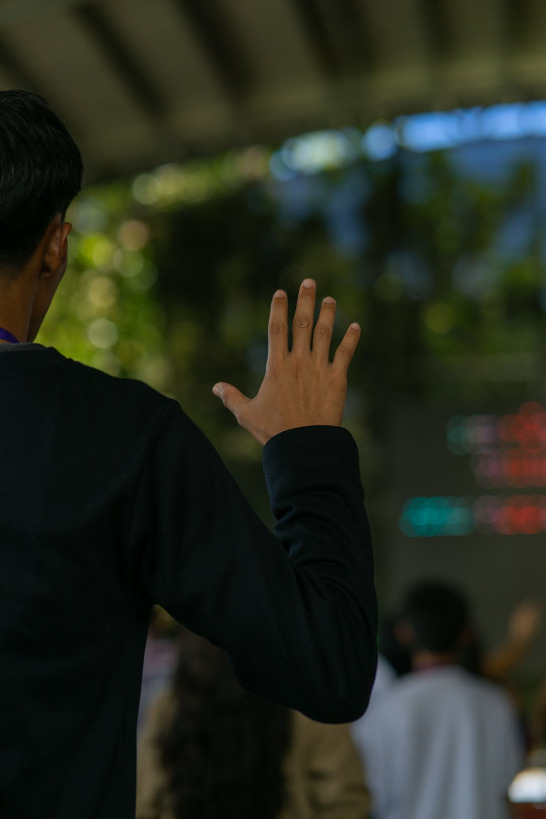 BTC Futures Signals: Stops, Funding, and Liquidation Safety