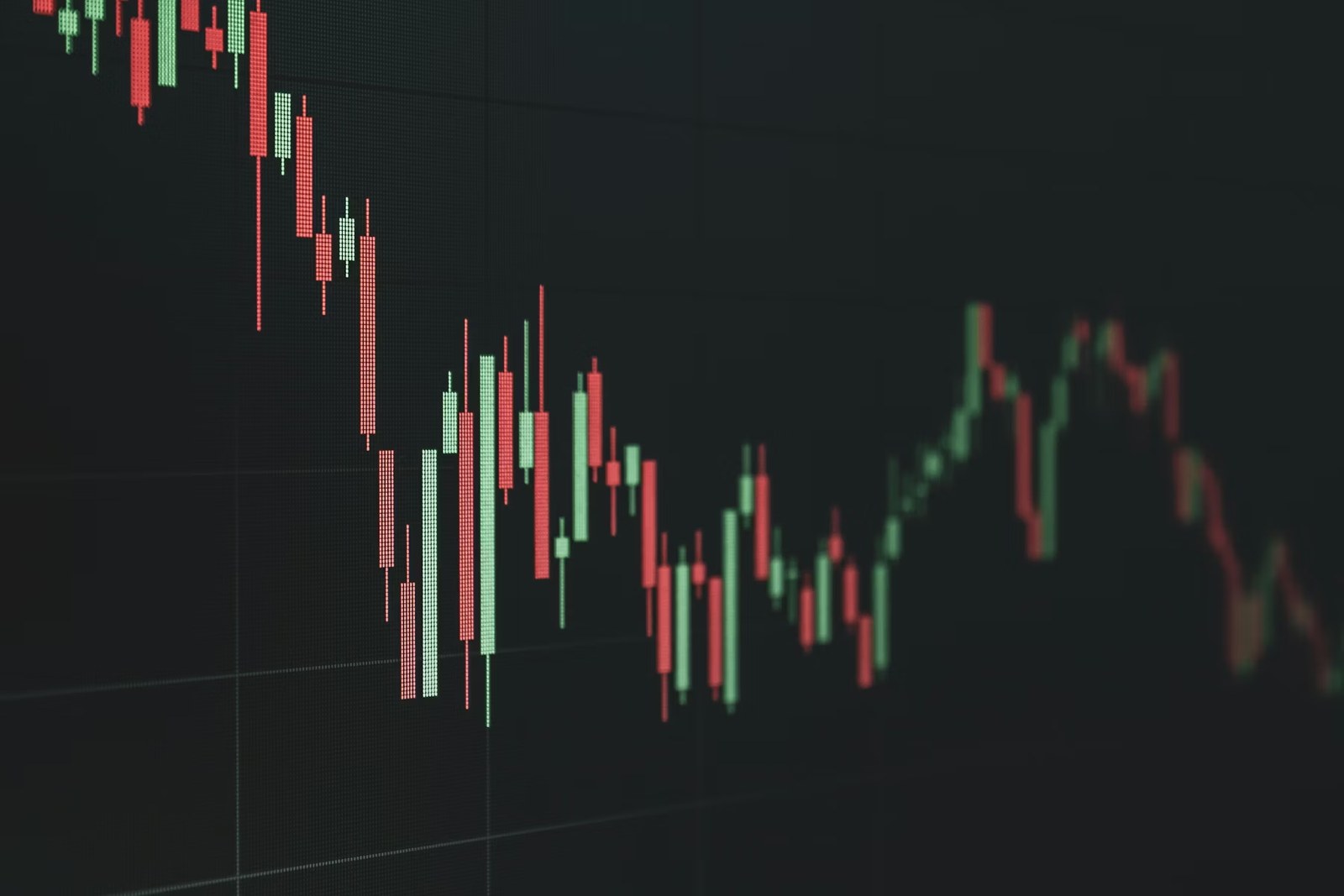 Hedge With Smaller Size vs Hard Correlation Cut: Managing Alt Exposure When BTC Leads