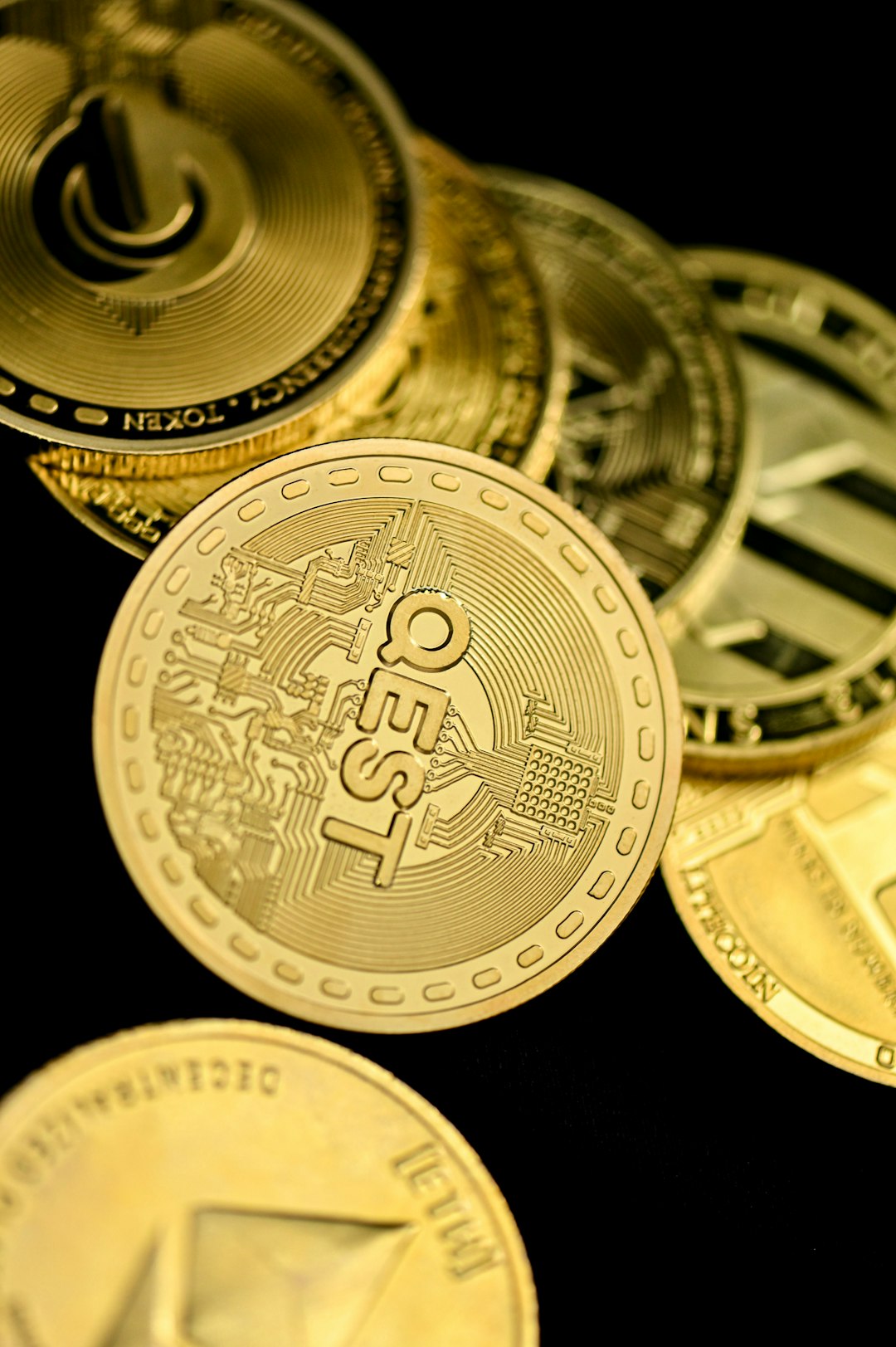 Entry Timing Framework for Funding Divergence Crypto Signals with Liquidity Filters